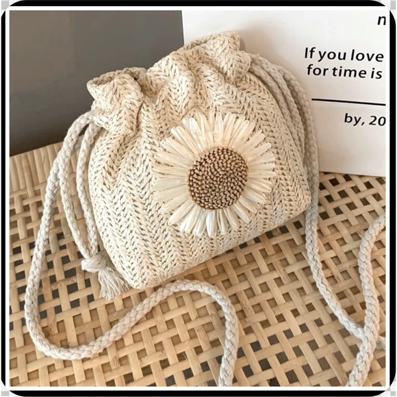 🌻 Floral Appliqué Straw DrawString Design Crossbody Bucket Bag - Picture 10 of 10